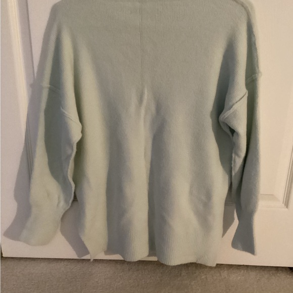 Abercrombie & Fitch sweater (FINALPRICEDROP) - Picture 3 of 3